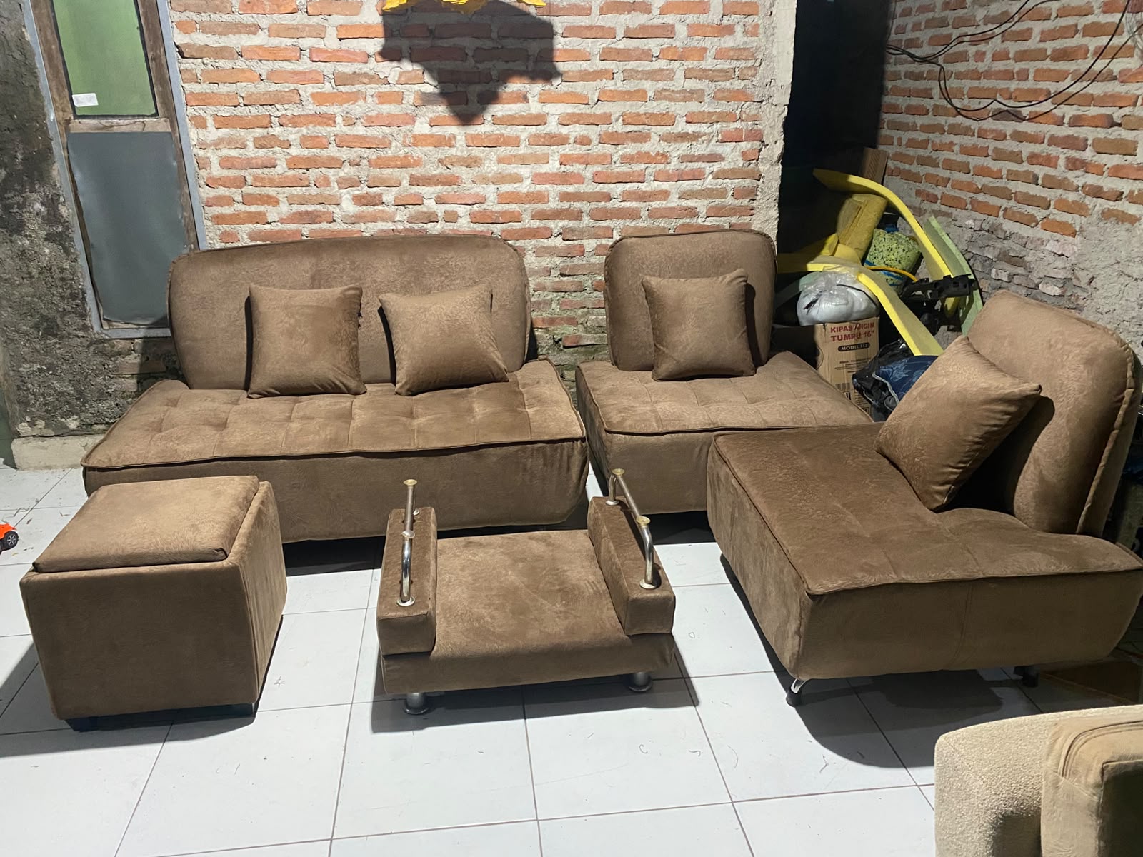 Kursi Santai Estetik